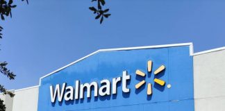 Pareja intenta robar a menor en Walmart en San Nicolás de los Garza.